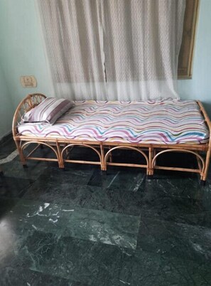 2 bedrooms - Open front yard with mature trees for relaxation.. (Mysuru)