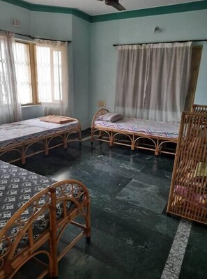 2 bedrooms - Open front yard with mature trees for relaxation.. (Mysuru)