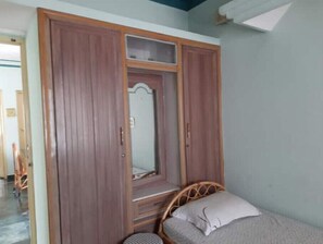 2 bedrooms - Open front yard with mature trees for relaxation.. (Mysuru)