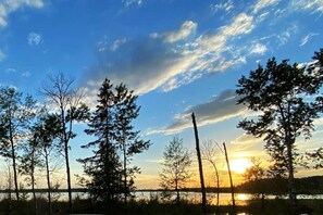 A sunset view with trees and a body of water. - Refuge Bay's Ignis Dome - Luxury Off Grid Escape (Cherhill)