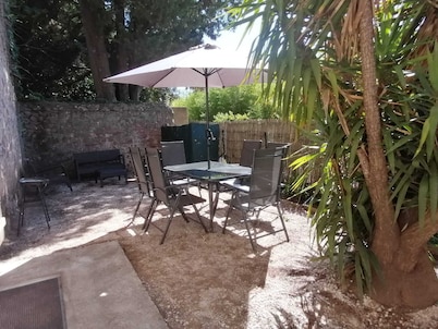 Family house with private garden sleeps 8 among the vines. Allowed celebrations