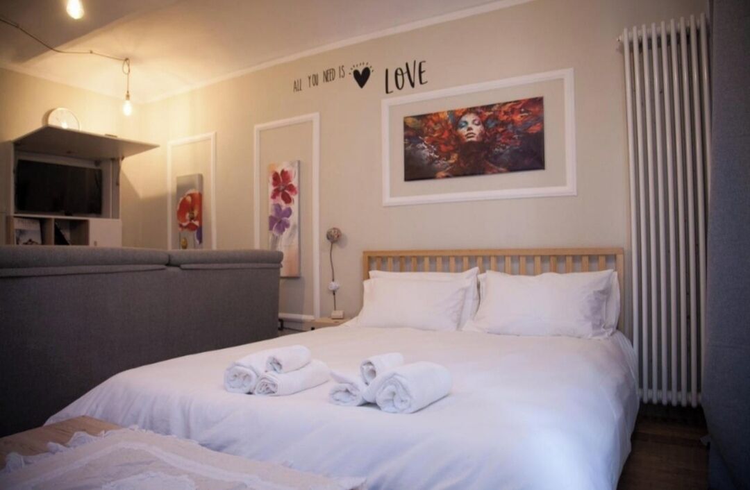 1 soverom, strykejern/-brett og sengetøy