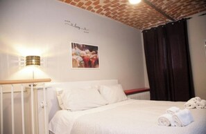3 bedrooms, iron/ironing board, bed sheets