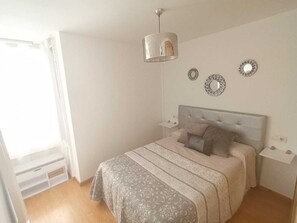 2 عدّة غرف نوم وواي فاي وملاءات أسرّة