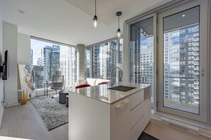 Interior - Luxury brand new delivered condo in downtown Montreal (Montréal)