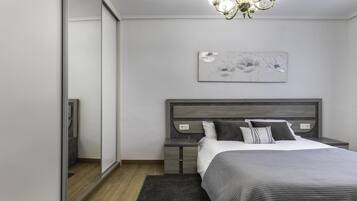 3 slaapkamers, een strijkplank/strijkijzer, reisbedje, gratis wifi