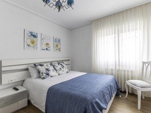 3 bedrooms, iron/ironing board, travel crib, free WiFi