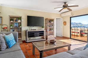 TV, ping pong, books - Casa Rey at Marina Sol 2BR Condo Great Location (Cabo San Lucas)
