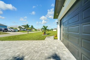 Property grounds - Furnished Lanai & Private Pool: Cape Coral Home (Cape Coral)