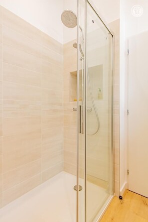 Shower, towels