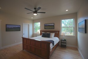 3 bedrooms, iron/ironing board, free WiFi, bed sheets - New modern farm house on the Still Water Ranch. (Montrose)