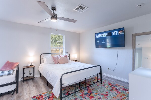 Escrivaninha, ferros/tábuas de passar roupa, Wi-Fi de cortesia