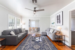 Smart TV, offices - Central 3BR Comfortable Family-Friendly Extd Stay (Corpus Christi)