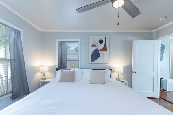 3 bedrooms, desk, iron/ironing board, free WiFi