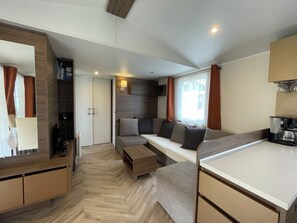 TV, table football, ping pong - « La Voie de Leau »- Mobilhome 61 (Quiberon)