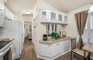 Fridge, microwave, oven, stovetop - Boho Chic Retreat- Avon Park (Avon Park)