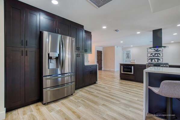 Fridge, microwave, oven, stovetop