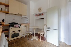 Fridge, oven, stovetop, toaster