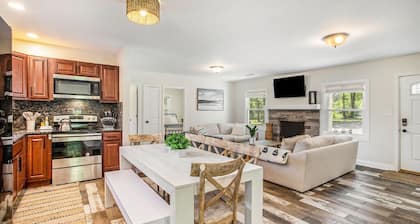Secluded Pool Playhouse: Hot Tub, Game Room, Fire Pit
