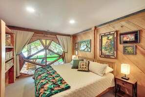 2 bedrooms, iron/ironing board, Internet, bed sheets - Unique Nordman Retreat 1 Mi to Priest Lake! (Nordman)