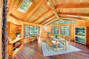 Dining - Unique Nordman Retreat 1 Mi to Priest Lake! (Nordman)