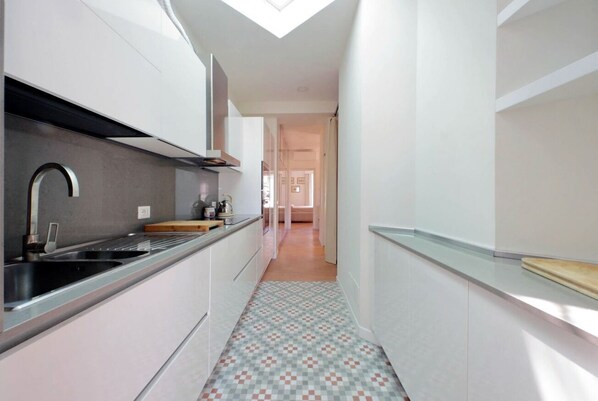 Kühlschrank, Ofen, Herdplatte, Geschirrspüler