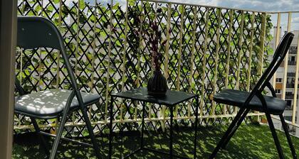 Apparemment idéalement située à proximité de Paris