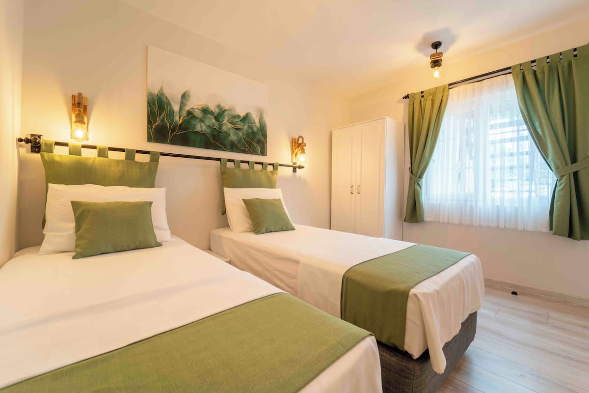 1 bedroom, Egyptian cotton sheets, premium bedding, Select Comfort beds