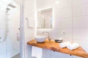 Deluxe Suite, 1 Bedroom, Garden View | Bathroom | Shower, hydromassage showerhead, designer toiletries, hair dryer - Kamkat Otel (Kemer)