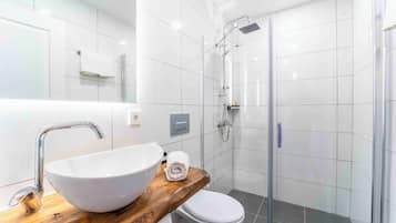 Economy Suite, 1 Bedroom, Garden View | Bathroom | Shower, hydromassage showerhead, designer toiletries, hair dryer