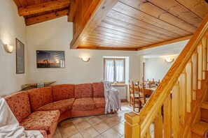 Living area - LA LEITERY DU MONT BLANC 2 - Cozy and central (Courmayeur)
