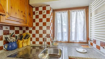 Réfrigérateur, four, plaque de cuisson, lave-vaisselle