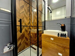 Design Studio Suite | Bathroom | Free toiletries, hair dryer, bathrobes, slippers - The Nar Suit & Apart (Antalya)
