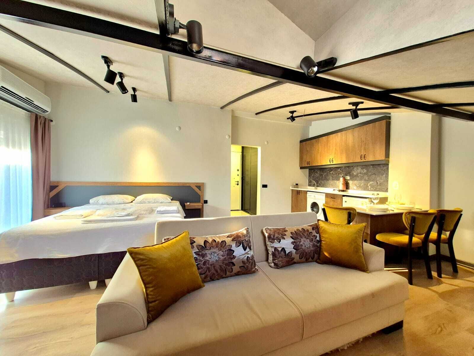 Studiosuite – design | Lydisolert, strykejern/-brett, wi-fi (inkludert) og sengetøy