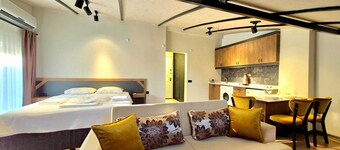 The Nar Suit & Apart