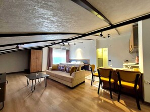 Design Studio Suite | Living area | 31-inch TV with satellite channels - The Nar Suit & Apart (Antalya)