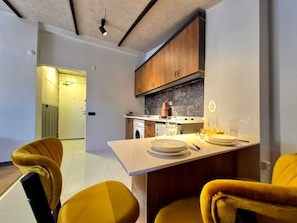 Design Studio Suite | Living area | 31-inch TV with satellite channels - The Nar Suit & Apart (Antalya)