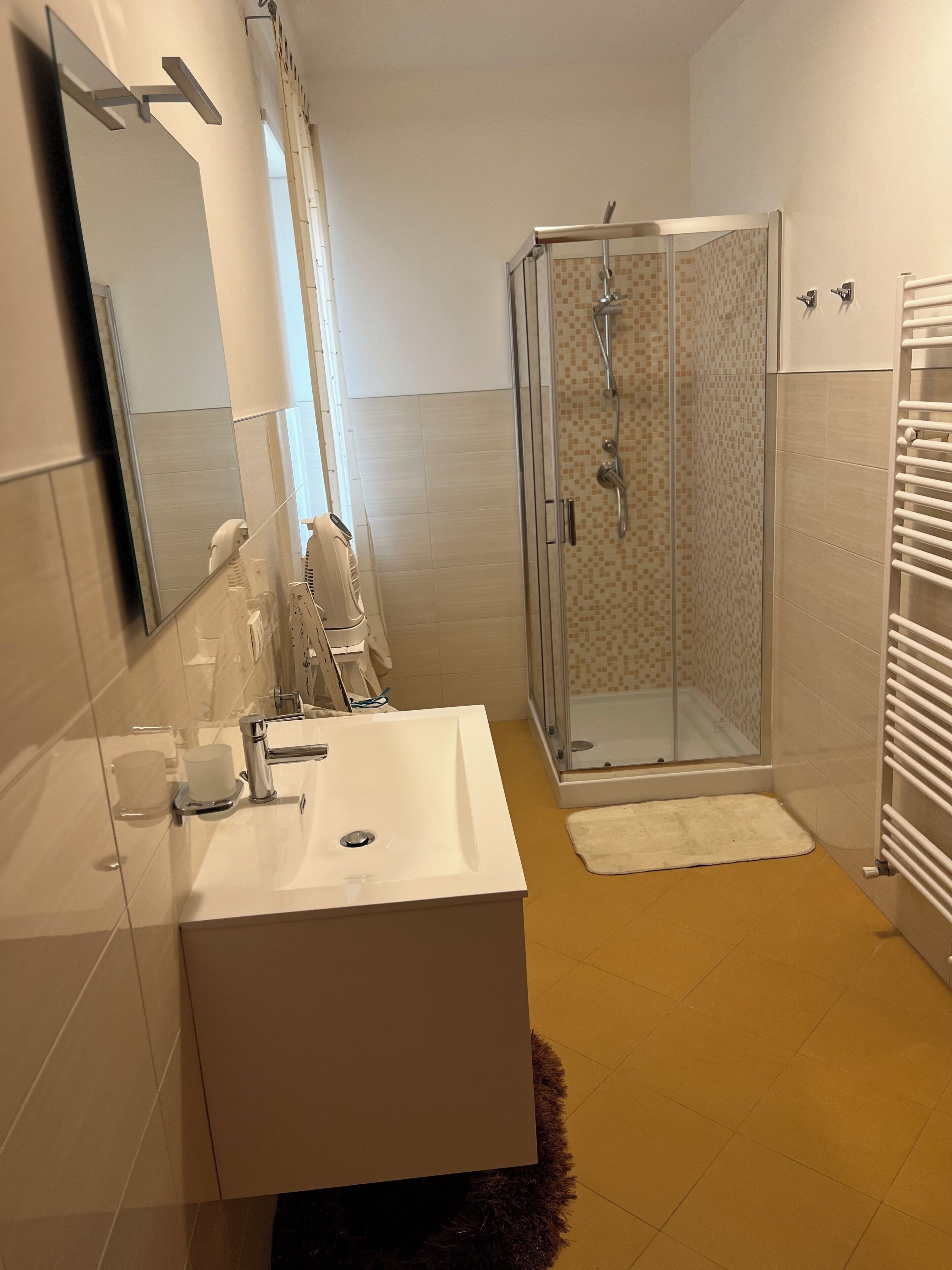 Doccia, asciugacapelli, bidet, asciugamani