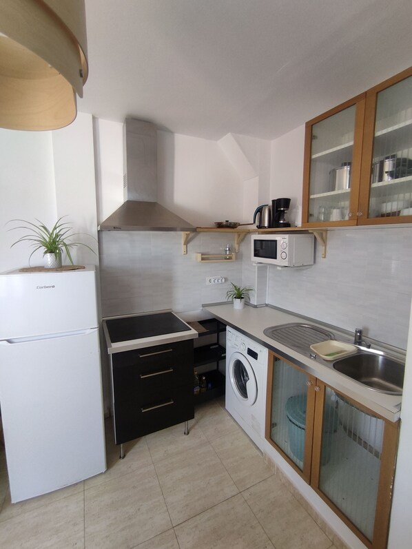 Fridge, microwave, stovetop, coffee/tea maker