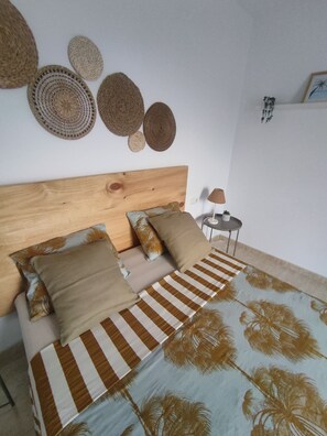2 bedrooms, iron/ironing board, travel cot, free WiFi