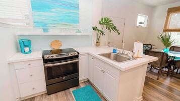 Een magnetron, een oven, een kookplaat