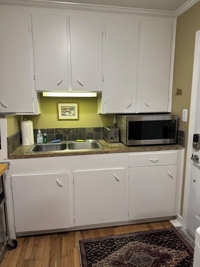 Entire House - Antique Mall Cottage