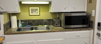 Entire House - Antique Mall Cottage
