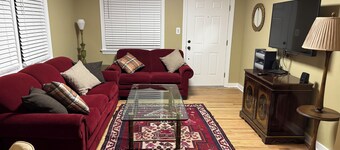 Entire House - Antique Mall Cottage