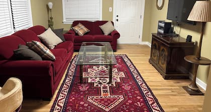 Entire House - Antique Mall Cottage