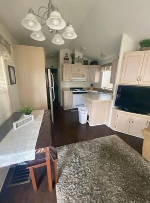 Mikrowelle, Ofen, Herdplatte, Geschirrspüler