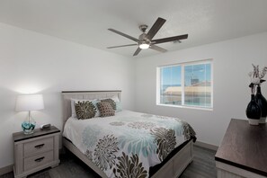 3 habitaciones, escritorio, tabla de planchar con plancha y wifi