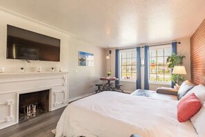 1 Schlafzimmer, Schreibtisch, Bügeleisen/Bügelbrett, Reisekinderbett