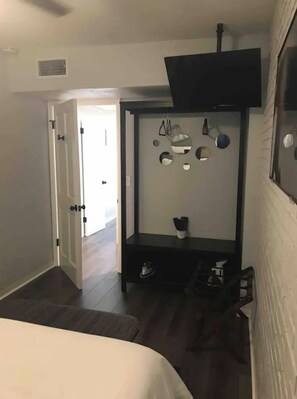 1 Schlafzimmer, Schreibtisch, Bügeleisen/Bügelbrett, Reisekinderbett