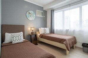 2 bedrooms, iron/ironing board, travel cot, free WiFi - New! Comfortable 2 Bedroom in Central BGC
 (Taguig)